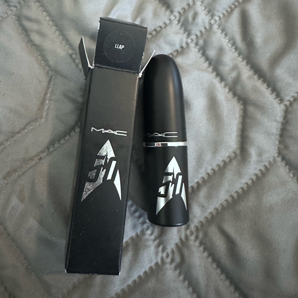 Mac LLAP Star Trek Lipstick New in Box - Picture 4 of 6